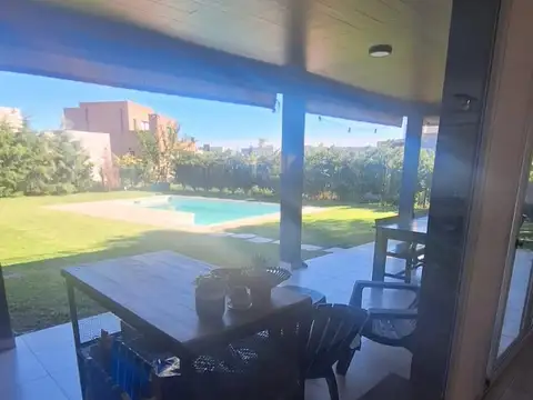 Casa en Alquiler de 3 dormitorios