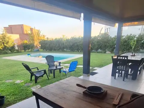Casa 5 ambientes con 3 baños