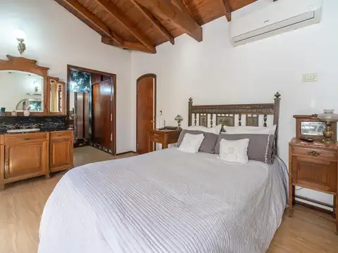 Casa 5 ambientes con 3 baños