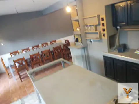 Casa en venta - 4 Dormitorios 4 Baños - Cocheras - 344Mts2 - Burzaco