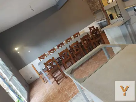 Casa en venta - 4 Dormitorios 4 Baños - Cocheras - 344Mts2 - Burzaco