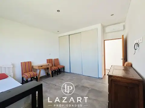 Casa en Alquiler con 4 cocheras