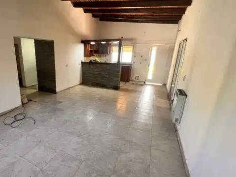 Casa 4 ambientes con 1 baño