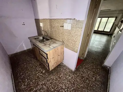 Galpón en 2 plantas en muy buena ubicación.