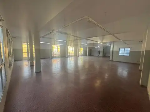 AMPLIO SALON DE 220 M2