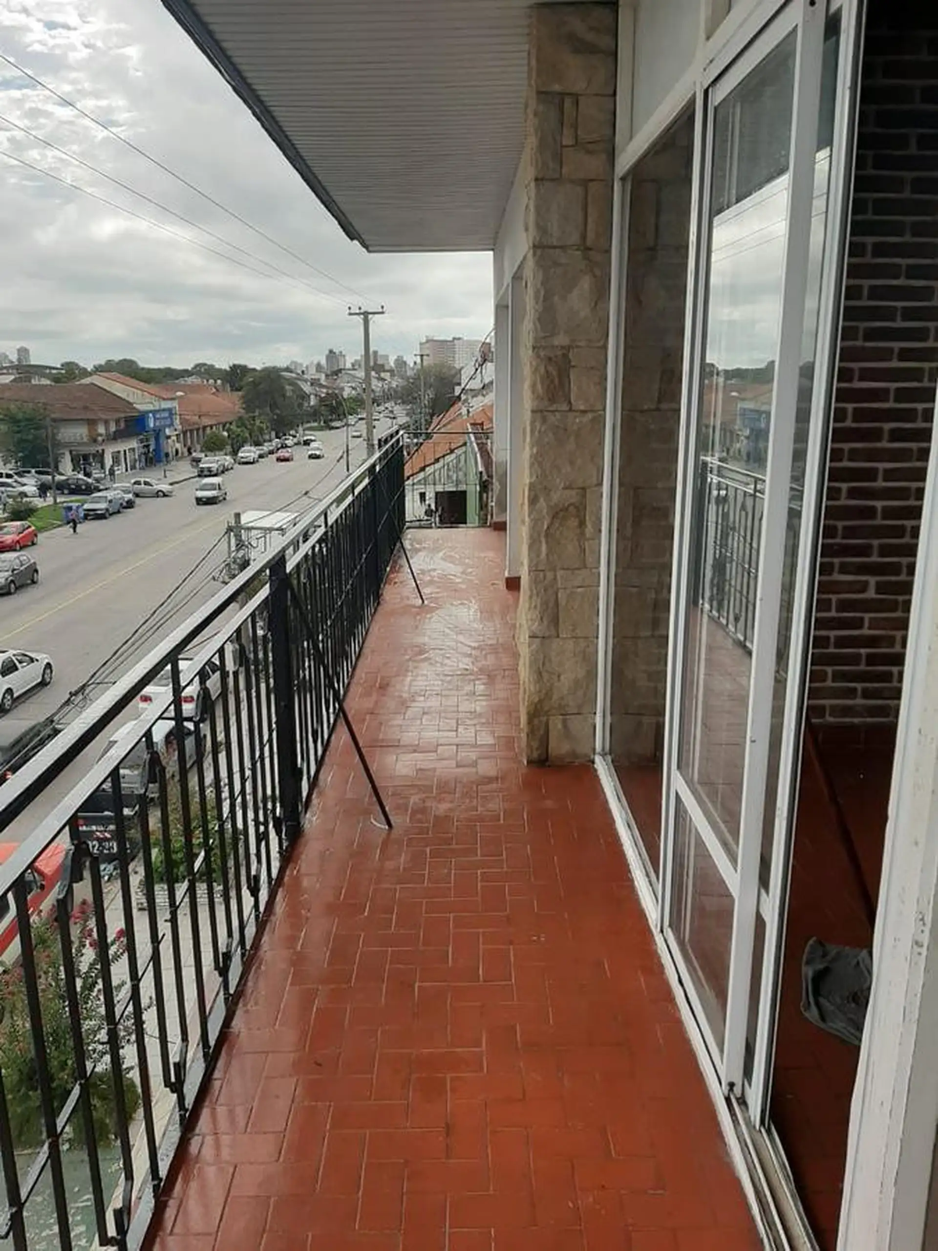 PH 3 ambientes 2 do piso por escalera, al frente