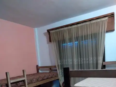 Casa 9 ambientes con 4 baños