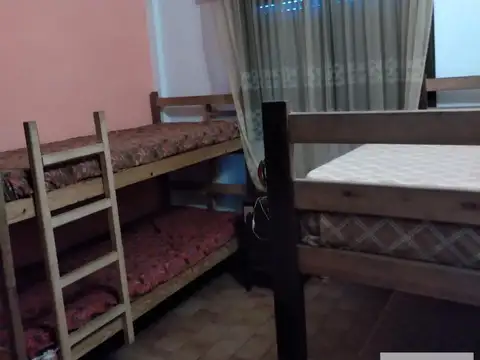 Casa 9 ambientes con 4 baños