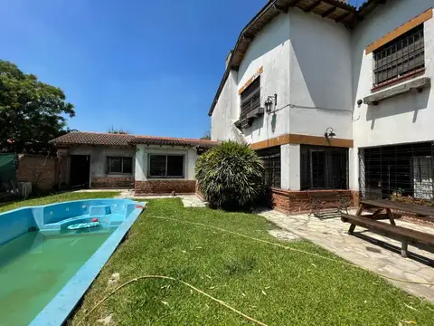 Casa en Venta con 2 cocheras