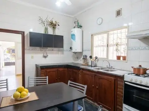 Casa 5 ambientes con 1 baño
