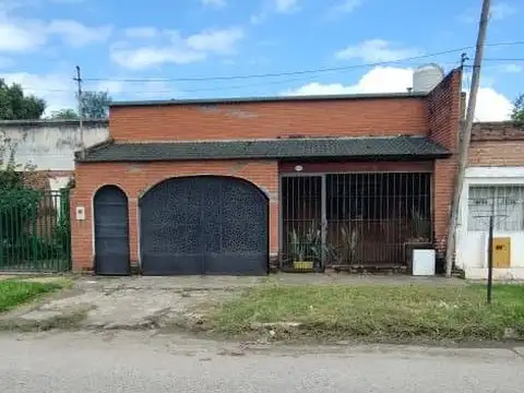 VENTA CASA C/DEPARTAMENTO - B°ECHEVERRIA - SM DE TUCUMAN