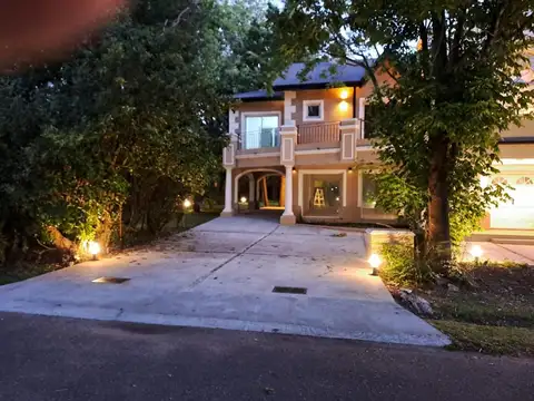 Hermosa casa en Sausalito, lote 1600 m2 y 600m2 cubiertos