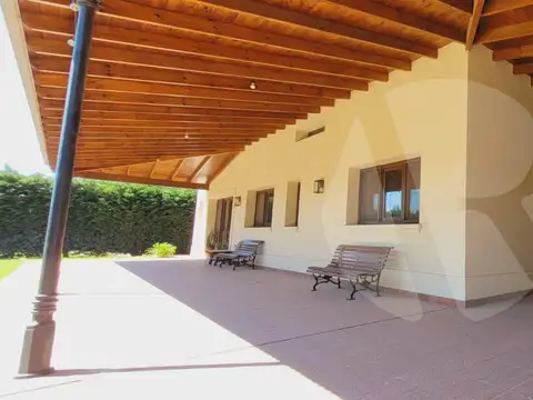 Casa en Venta con 4 cocheras