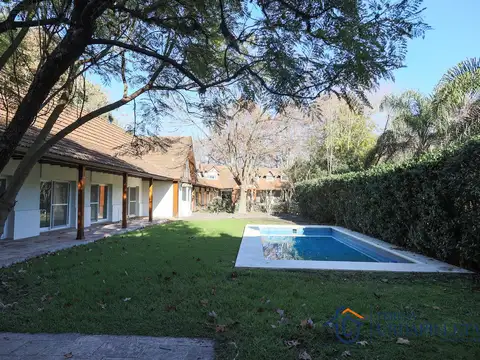 Casa reciclada en las antiguas caballerizas de San Jorge Village