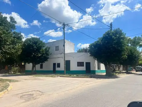 VENTA CASA 4 AMB + 2 LOCALES M. ACOSTA MERLO 380M²