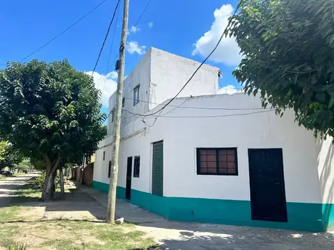 VENTA CASA 4 AMB + 2 LOCALES M. ACOSTA MERLO 380M²