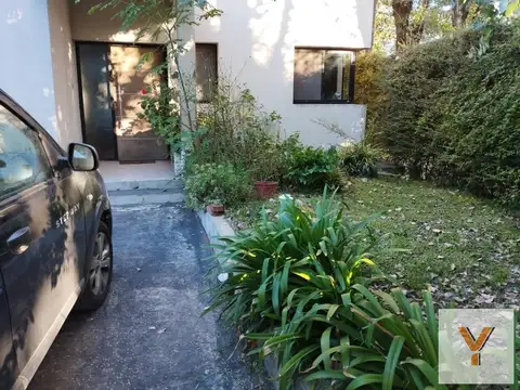 Casa en venta - 5 Dormitorios 3 Baños - Cocheras - 250mts2 - Exaltación de La Cruz