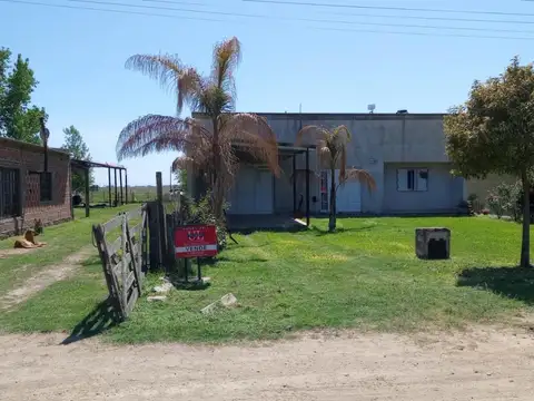 Casa en venta - 2 Dormitorios 2 Baños - 657Mts2 - Tres Sargentos 