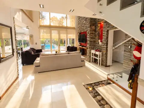 Casa en Venta con 2 cocheras