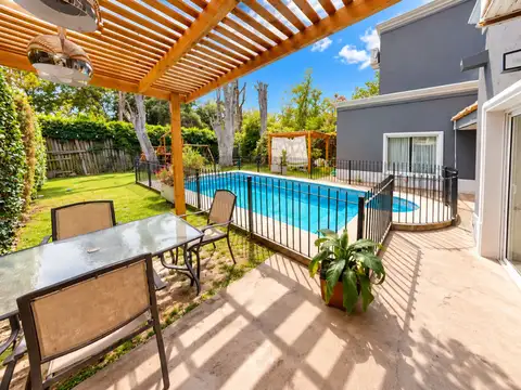 Casa 6 ambientes con 4 baños