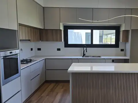 CASA 5 ambientes en VENTA en LA CALESA, PILARA, Pilar, GBA Norte 4 SUITES