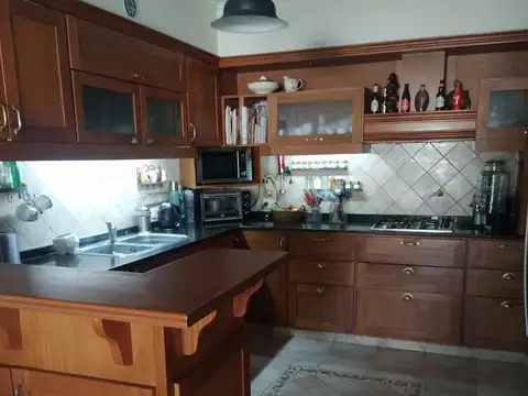 "HERMOSO CHALET EN CALLE CORRIENTES"