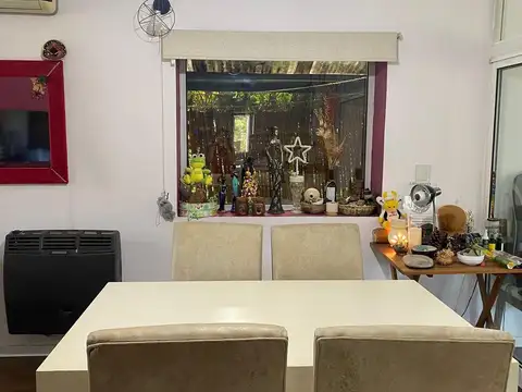 Casa 6 ambientes con 2 baños