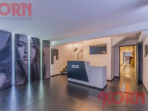 VENTA IMPORTANTE PROPIEDAD COMERCIAL, DOBLE FRENTE, PORTÓN LEVADIZO PARA CAMIONES, ALMAGRO