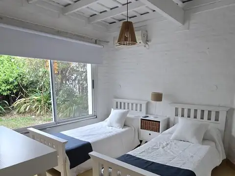 VENTA CASA 5 AMBIENTES  BARRIO CERRADO MIRAFLORES