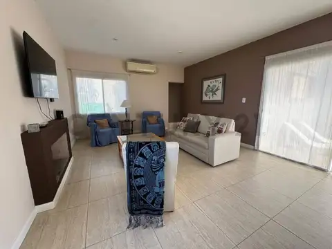 Casa en Venta en El Cantón - Barrio Golf, USD 219.000