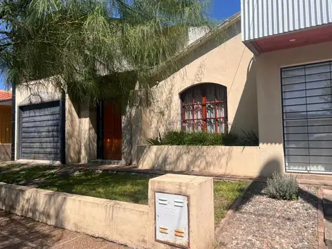 Casa en Venta en Barrio Palmas de Horizonte Con Local