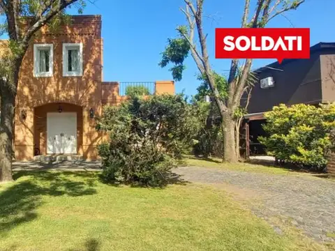 Casa en Alquiler con 1 cochera