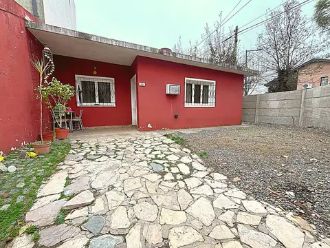 Casa 1 planta 4amb patio + 3amb patio venta en block