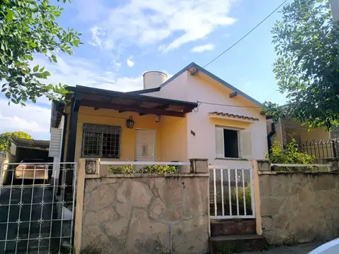 VENTA CASAc 2 DORM. + DPTO INDEPENDIENTE