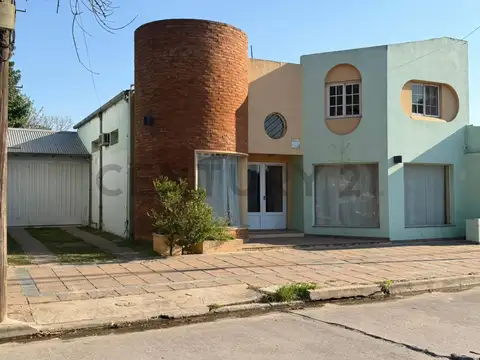 VENTA CASA 2 PLANTAS 7 AMBIENTES CON LOCAL AL FRENTE -IRIGOYEN 632 SAN ANTONIO D
