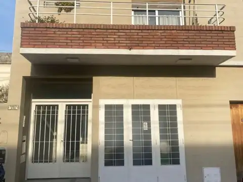 VENTA DE DEPARTAMENTO USD 57.000 EN RAMOS MEJIA DE 2 AMBIENTES BAJAS EXPENSAS Y EXCELENTE UBICACIÓN.