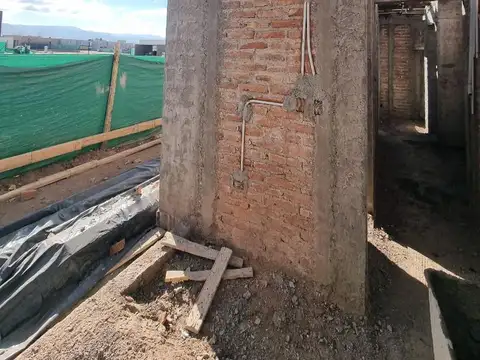 Casa 7 ambientes con 2 baños