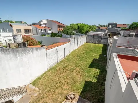 Casa. 4 Amb. Lote 50m. Jardin. A refaccionar. Villa Devoto. Av. Mosconi 4177