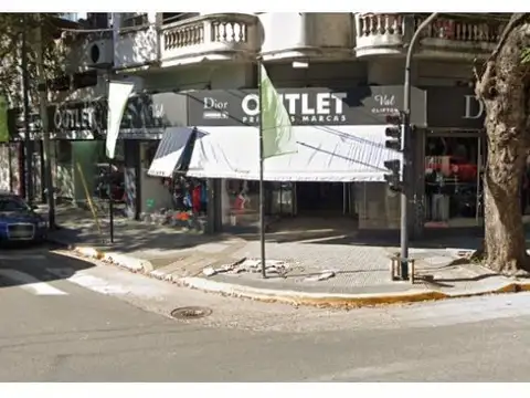 LOCAL UNICO  ESPLENDIDA VIDRIERA  ESQUINA ESTRATEGICA  AV.FOREST Y MAURE