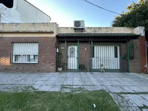 Casa en Temperley Este 6 AMBIENTES con cochera   APTO CRÉDITO