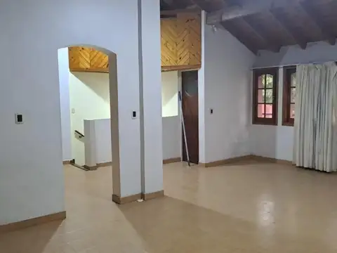 Casa 5 ambientes con 4 baños