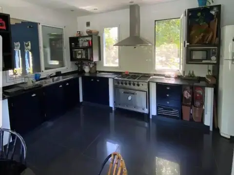 Casa en Alquiler con 2 cocheras