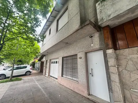 DEPARTAMENTO DE 3 AMBIENTES EN PRIMER PISO POR ESCALERA