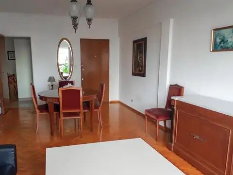 Depto. 4 amb. al frente c/ balcón y Dep. de Serv.