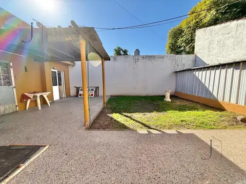 Casa 3 ambientes con 1 baño