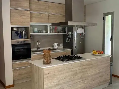 Casa en Alquiler en Russell, USD 1.900