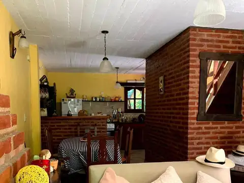 Casa 3 ambientes con 2 baños