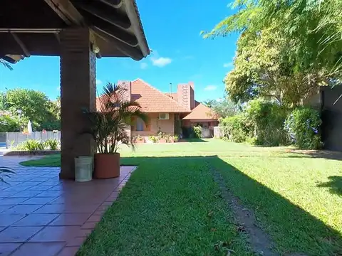 Casa en Venta con 4 cocheras