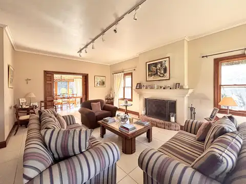 Casa 7 ambientes con 3 baños