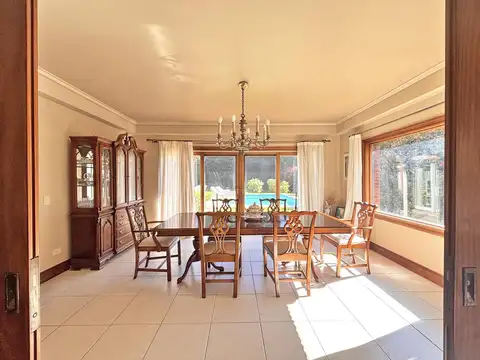 Casa en Venta con 3 cocheras